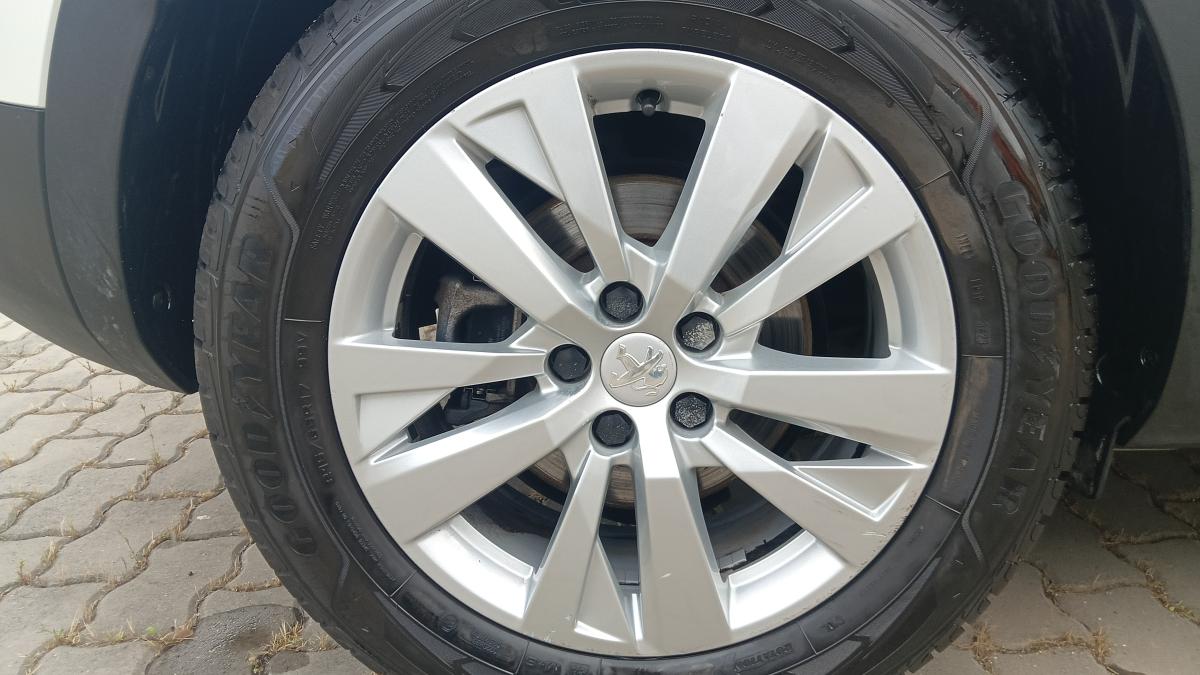 Peugeot 3008 BlueHDi 130 S&S EAT8 Business 777